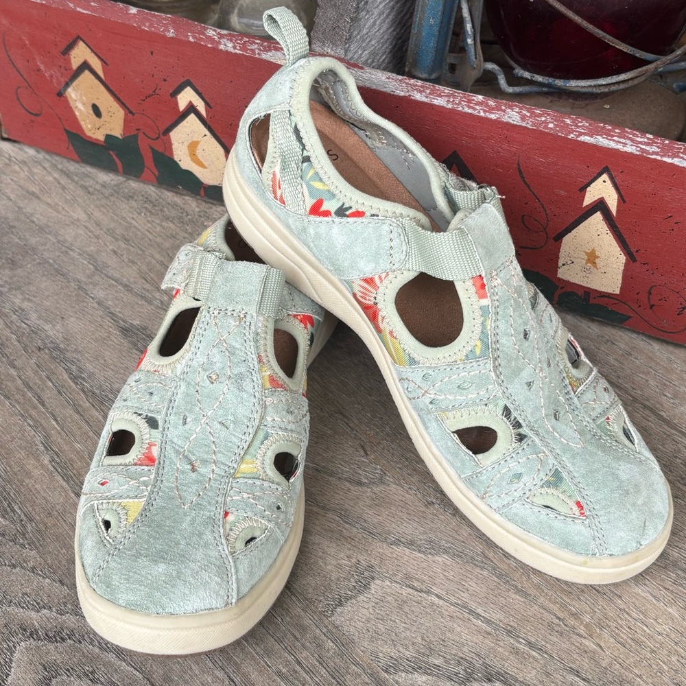 Earth Origins Effie Floral Fisherman Sandals